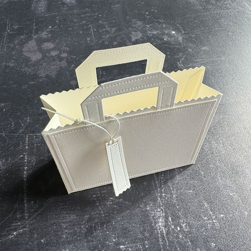 3Dクリスマスギフトバッグタグオーナメント、ストライプコンボ - Interior Design Paper のレビューと価格