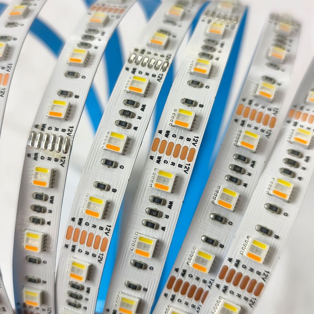 スマートRGBCW 5in1 LEDストリップライト 24V - Interior Design Output のレビューと価格